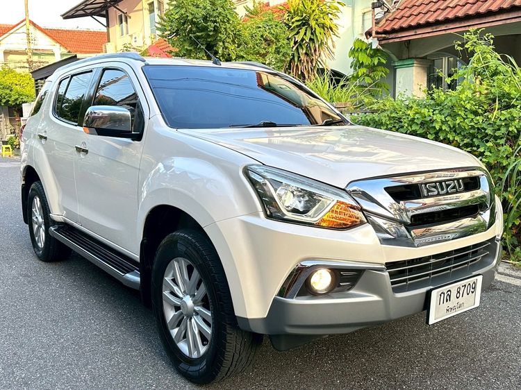 รถ Isuzu MU-X 1.9 The Onyx สี ขาว