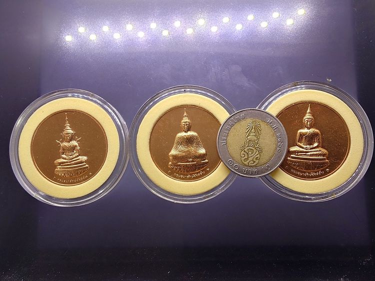 เหรียญพระแก้วมรกต ครบชุด ทรงเครื่อง 3 ฤดู หลัง ภปร ที่ระลึก75 พรรษาในหลวง ปี2545 พร้อมบรรจุกล่อง รูปที่ 6