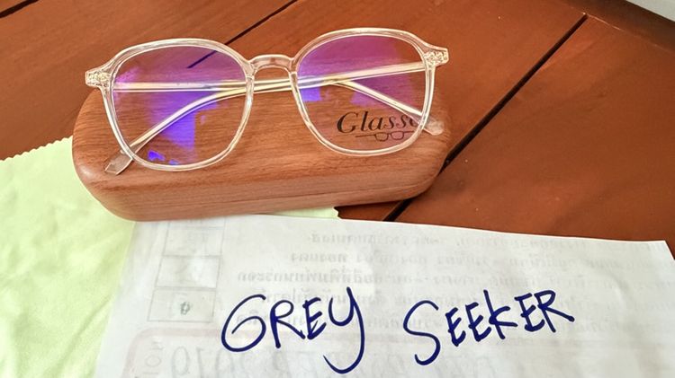 แว่นตากรองแสงสีฟ้า และ UV ออกแดดเปลี่ยนสี กรอบแว่นรุ่น NEW จาก Hello Glasses
