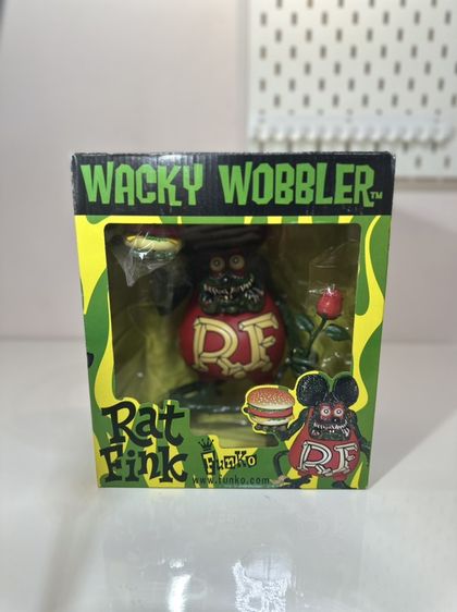 โมเดลวินเทจ RatFink ถือดอกไม้