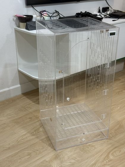 กรงอะคริลิค 40x40x80 ซม. พร้อมเครื่องวัดอุณหภูมิ สภาพเหมือนใหม่ รูปที่ 4