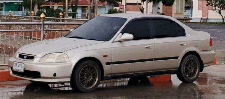 รถ Honda Civic 1.6 VTi EX สี น้ำตาล
