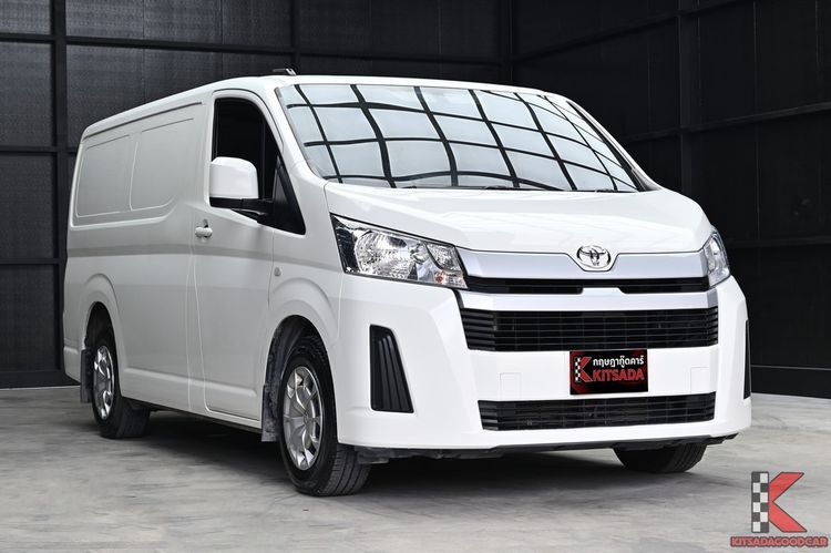 รถ Toyota Hiace 2.8 economy สี ขาว