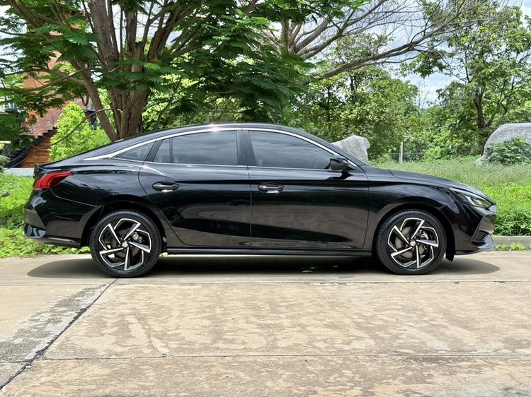 รถ MG MG5 1.5 D สี ดำ