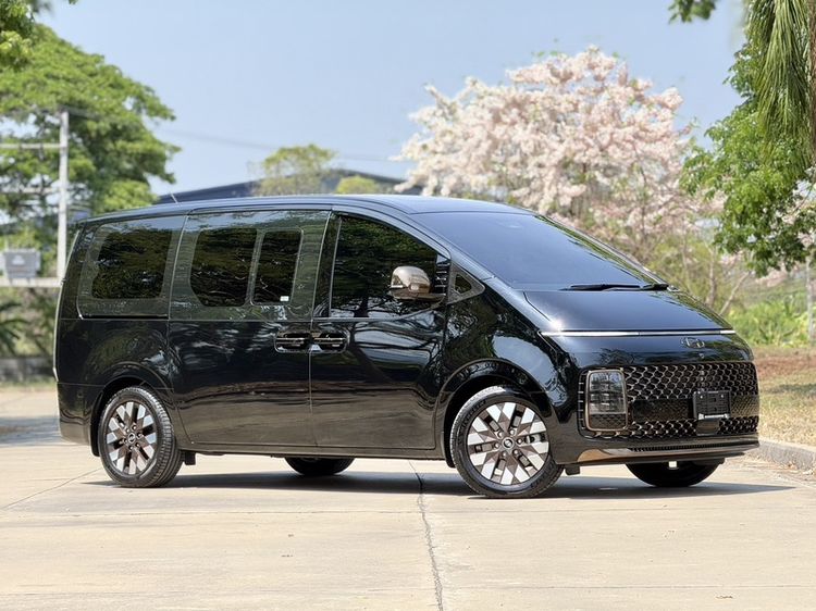รถ Hyundai Staria 2.2 Premium with sunroof สี ดำ