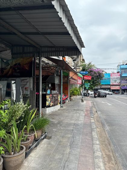 ขายอาคารพาณิชย์ 3.5 ชั้น ติดถนนลาดพร้าววังหิน ใกล้โชคชัย 4 และกองปราบ ทำเลค้าขาย รีโนเวตใหม่ 5.98 ล้านบาท