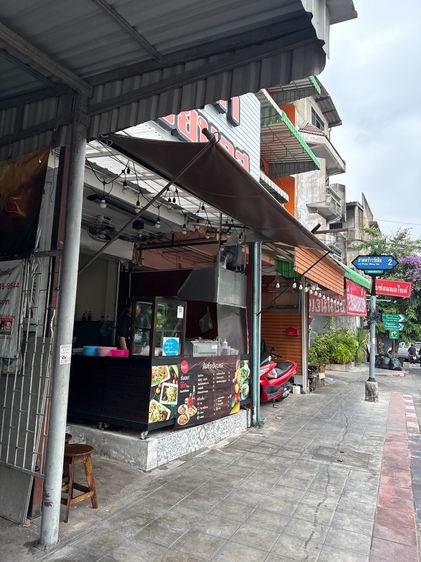 ขายอาคารพาณิชย์ 3.5 ชั้น ติดถนนลาดพร้าววังหิน ใกล้โชคชัย 4 และกองปราบ ทำเลค้าขาย 5.98 ล้านบาท รูปที่ 2