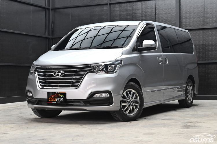 รถ Hyundai H-1  2.5 Elite สี บรอนซ์เงิน