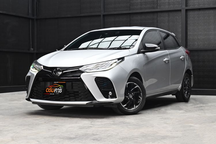 รถ Toyota Yaris 1.2 Sport Premium สี บรอนซ์เงิน