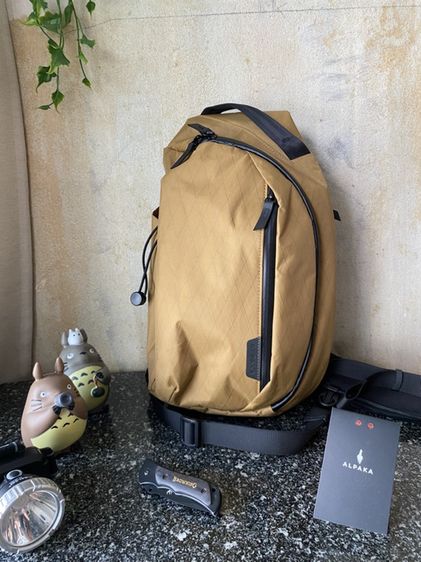 Alpaka Metro Crossbody รุ่น X-Pac 7.5L (แบบสายสะพายไหล่ซ้าย) สี Coyote Brown จัดส่งฟรี, มีของแถมให้, และมีนัดรับ