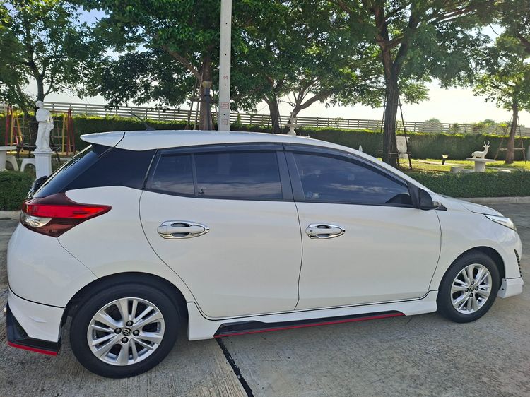 Toyota Yaris 2018 1.2 E Sedan เบนซิน เกียร์อัตโนมัติ ขาว รูปที่ 3