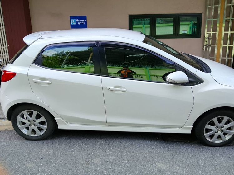 Mazda Mazda 2 2013 1.3 C Sedan เบนซิน เกียร์อัตโนมัติ ขาว รูปที่ 3