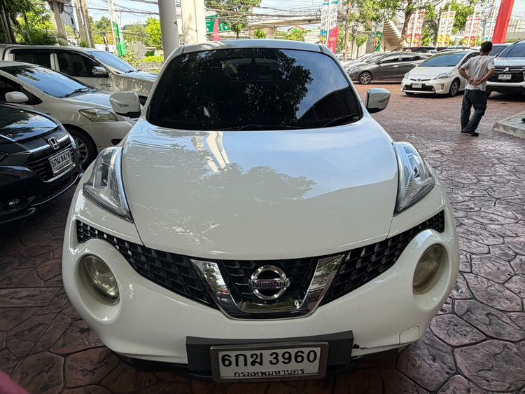 Nissan Juke 2015 1.6 V Sedan เบนซิน ไม่ติดแก๊ส เกียร์อัตโนมัติ ขาว รูปที่ 3