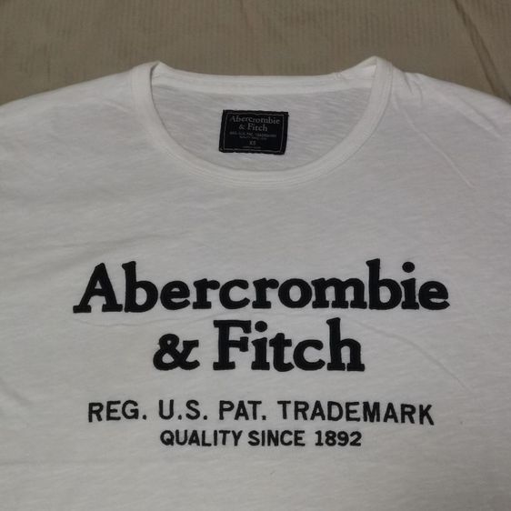 เสื้อยืด Abercrombie & Fitch สีขาว
