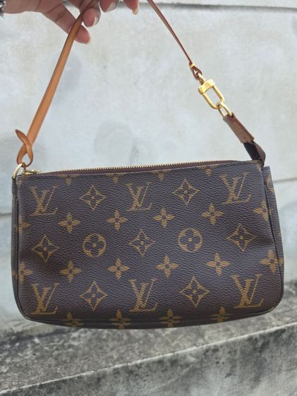 lv pochette