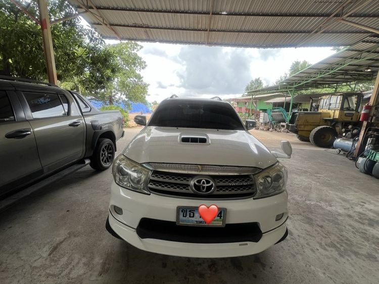 Toyota Fotuner เครื่อง3.0v 4wD 2011 สีขาว เข้าศูนย์ตลอด ผุ้หญืงใช้
