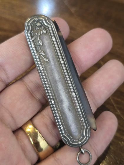 หวีพกพาโบราณ (Antique Pocket Comb) ปลอกเงินแท้ ลวดลายดอกไม้หรือเถาวัลย์สไตล์อาร์ตนูโว