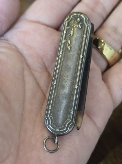 หวีพกพาโบราณ (Antique Pocket Comb) ปลอกเงินแท้ ลวดลายดอกไม้หรือเถาวัลย์สไตล์อาร์ตนูโว รูปที่ 16