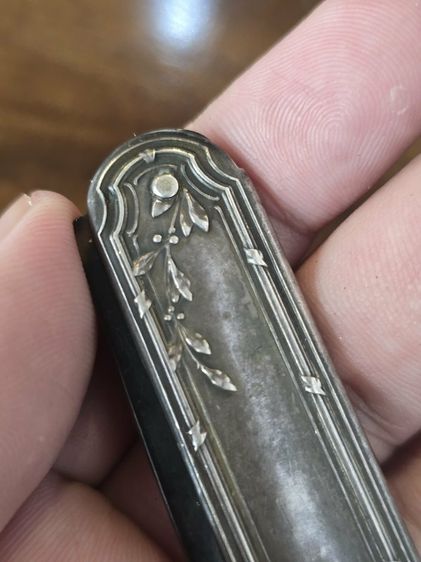 หวีพกพาโบราณ (Antique Pocket Comb) ปลอกเงินแท้ ลวดลายดอกไม้หรือเถาวัลย์สไตล์อาร์ตนูโว รูปที่ 7