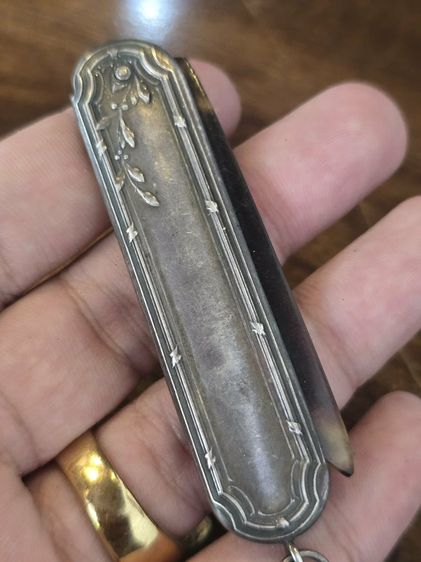 หวีพกพาโบราณ (Antique Pocket Comb) ปลอกเงินแท้ ลวดลายดอกไม้หรือเถาวัลย์สไตล์อาร์ตนูโว รูปที่ 4