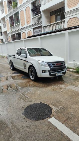 รถ Isuzu D-MAX 2.5 S สี ขาว