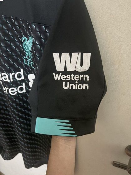 เสื้อ Liverpool ปี19 ไซส์M ของแท้ รูปที่ 5