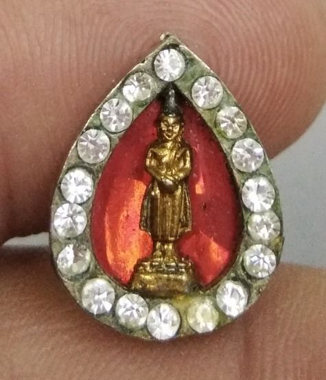 75406-หลวงพ่อวัดบ้านแหลมลงยาสีแดง จี้เพชรล้อมรอบ หลังลายฉลุ  องค์เล็ก