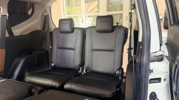 รถ Toyota Sienta 1.5 V สี ขาว