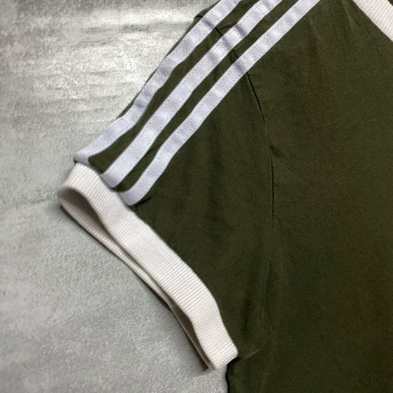เสื้อยืด Adidas สีเขียวเข้มทหาร รูปที่ 3