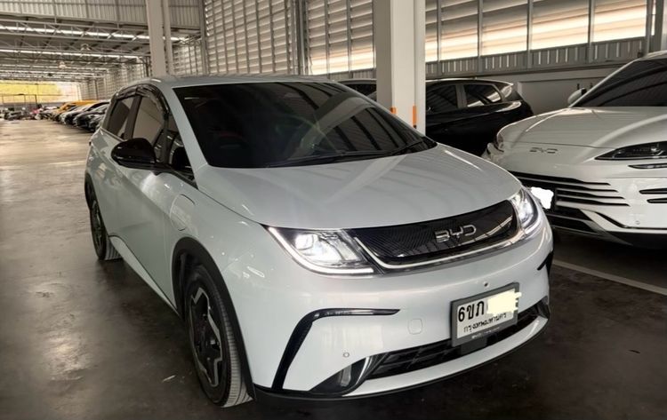 รถ BYD Dolphin Standard Range สี ขาว