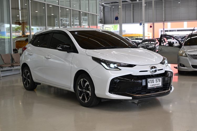 Toyota Yaris 2023 1.2 Premium Sedan เบนซิน ไม่ติดแก๊ส เกียร์อัตโนมัติ ขาว รูปที่ 2