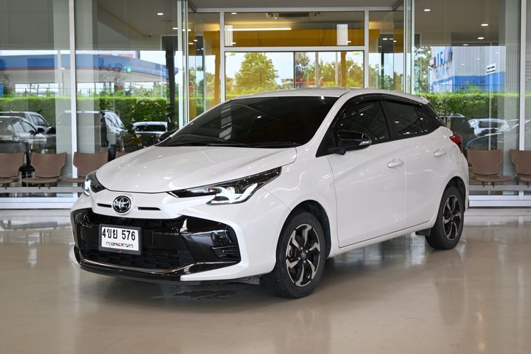 รถ Toyota Yaris 1.2 Premium สี ขาว