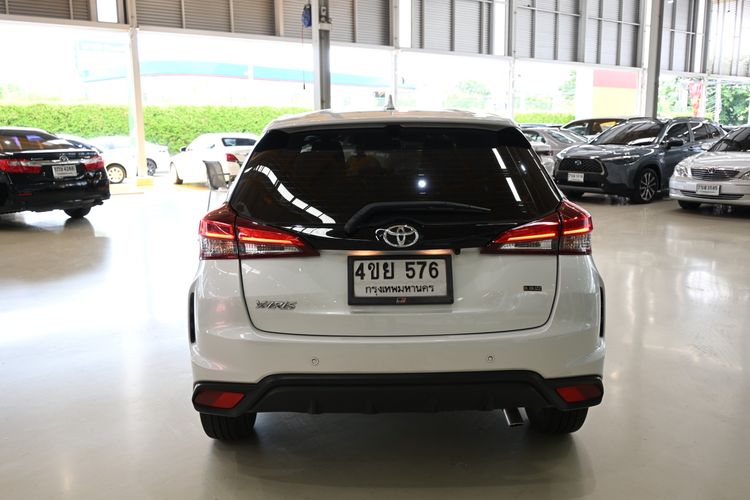 Toyota Yaris 2023 1.2 Premium Sedan เบนซิน ไม่ติดแก๊ส เกียร์อัตโนมัติ ขาว รูปที่ 4