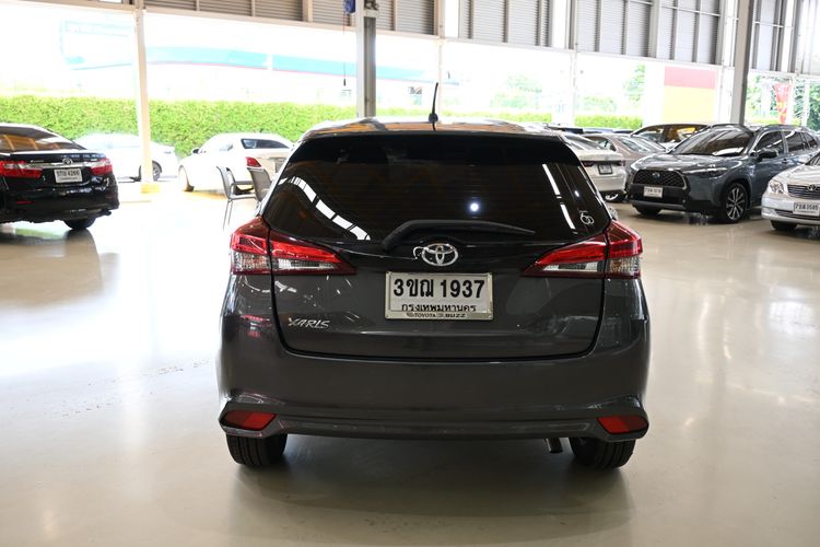 Toyota Yaris 2022 1.2 Entry Sedan เบนซิน ไม่ติดแก๊ส เกียร์อัตโนมัติ เทา รูปที่ 4