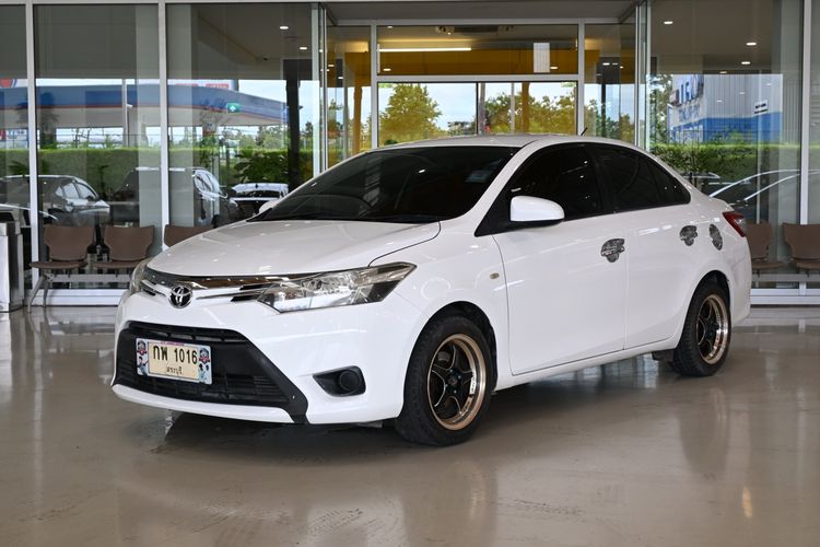 รถ Toyota Vios 1.5 E สี ขาว