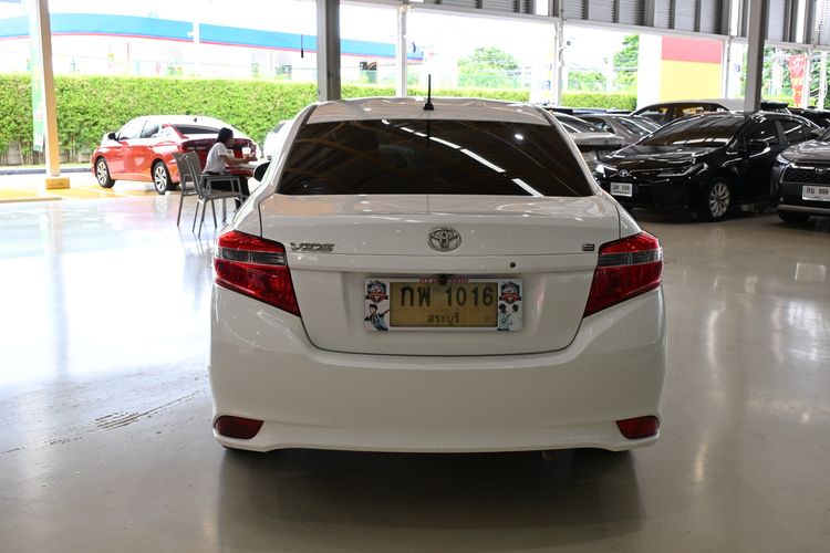 Toyota Vios 2013 1.5 E Sedan เบนซิน ไม่ติดแก๊ส เกียร์อัตโนมัติ ขาว รูปที่ 4