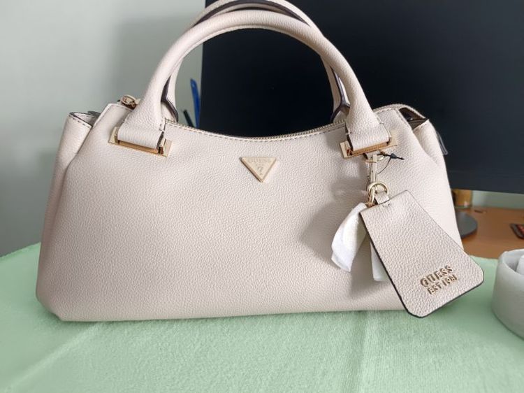 หนัง PU หญิง เนื้อ ขายกระเป๋าถือ Guess สีครีม