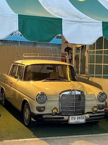 Mercedes-Benz E-Class 1965 E240 Sedan ดีเซล เกียร์ธรรมดา ครีม