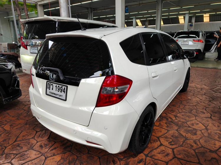 Honda Jazz 2011 1.5 V Sedan เบนซิน ไม่ติดแก๊ส เกียร์อัตโนมัติ ขาว รูปที่ 4