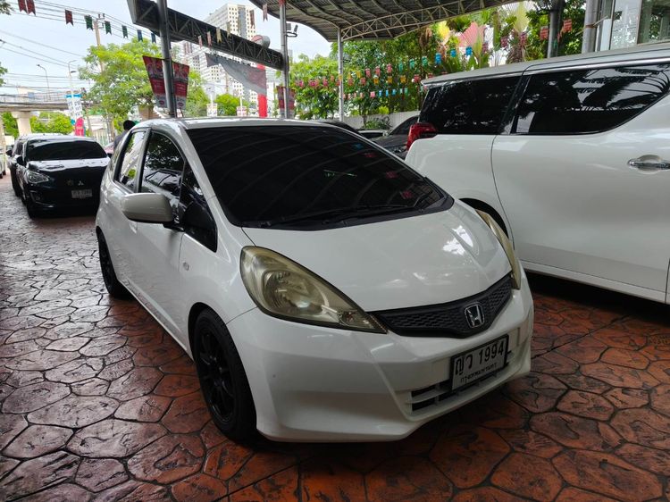 Honda Jazz 2011 1.5 V Sedan เบนซิน ไม่ติดแก๊ส เกียร์อัตโนมัติ ขาว รูปที่ 3
