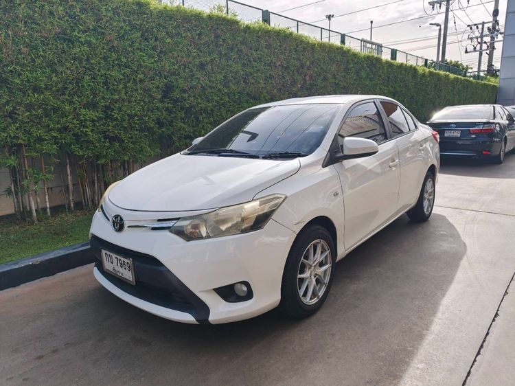 รถ Toyota Vios 1.5 J สี ขาว