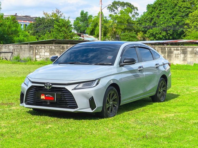Toyota Yaris ATIV 2024 1.2 Premium Luxury Sedan เบนซิน เกียร์อัตโนมัติ เทา