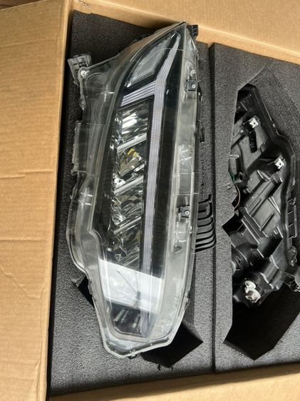 ปล่อยไฟหน้าแต่ง Civic FC/FK ทรง Audi-LED มีไฟหรี่/เลี้ยววิ่ง DRL สภาพกริ๊บ ของครบกล่อง ขายเพราะเปลี่ยนกลับไปใส่ไฟเดิมครับ