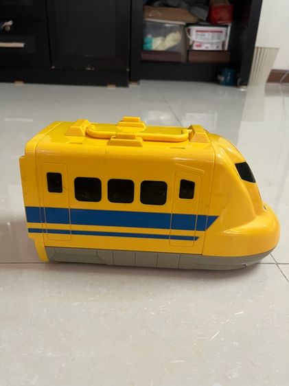 กล่องเก็บของเล่นรูปรถไฟชินคันเซ็นรุ่น Doctor Yellow จากแบรนด์ Takara Tomy รูปที่ 2