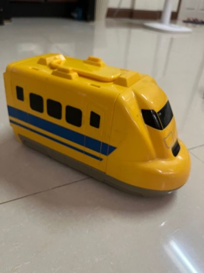 กล่องเก็บของเล่นรูปรถไฟชินคันเซ็นรุ่น Doctor Yellow จากแบรนด์ Takara Tomy