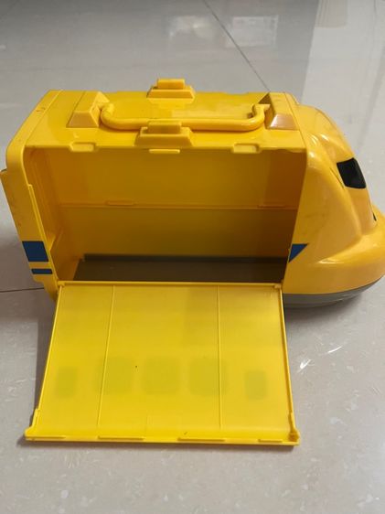 กล่องเก็บของเล่นรูปรถไฟชินคันเซ็นรุ่น Doctor Yellow จากแบรนด์ Takara Tomy รูปที่ 4