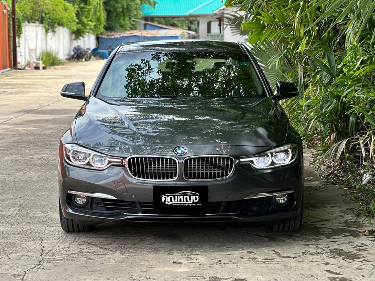 BMW Series 3 2016 330e Sedan ปลั๊กอินไฮบริด (PHEV) ไม่ติดแก๊ส เกียร์อัตโนมัติ เทา รูปที่ 3