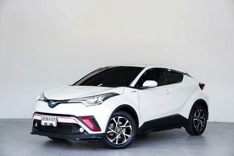 รถ Toyota C-HR 1.8 HV Hi สี ขาว
