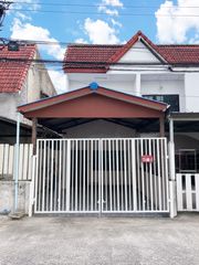 ขายด่วน บ้านทาวน์เฮ้าส์ ราษฎร์อุทิศ 54 หมู่บ้านฉัตรหลวง ถูกที่สุดในหมู่บ้าน ใกล้รถไฟฟ้า เจ้าของขายเอง ยินดีรับนายหน้า