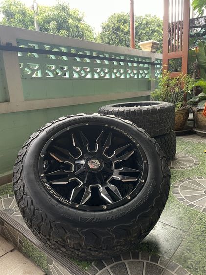 ขายแม็กมือสองพร้อมยาง BFG 275/55/R20 ปี19 ดอกหนาใช้งานน้อย ทั้งชุด